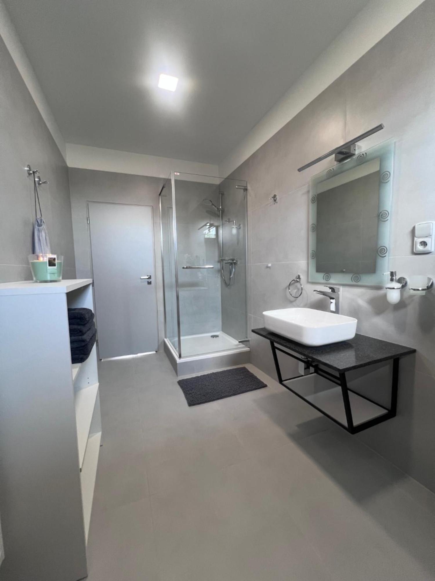 Zatisi 3 Apartment *