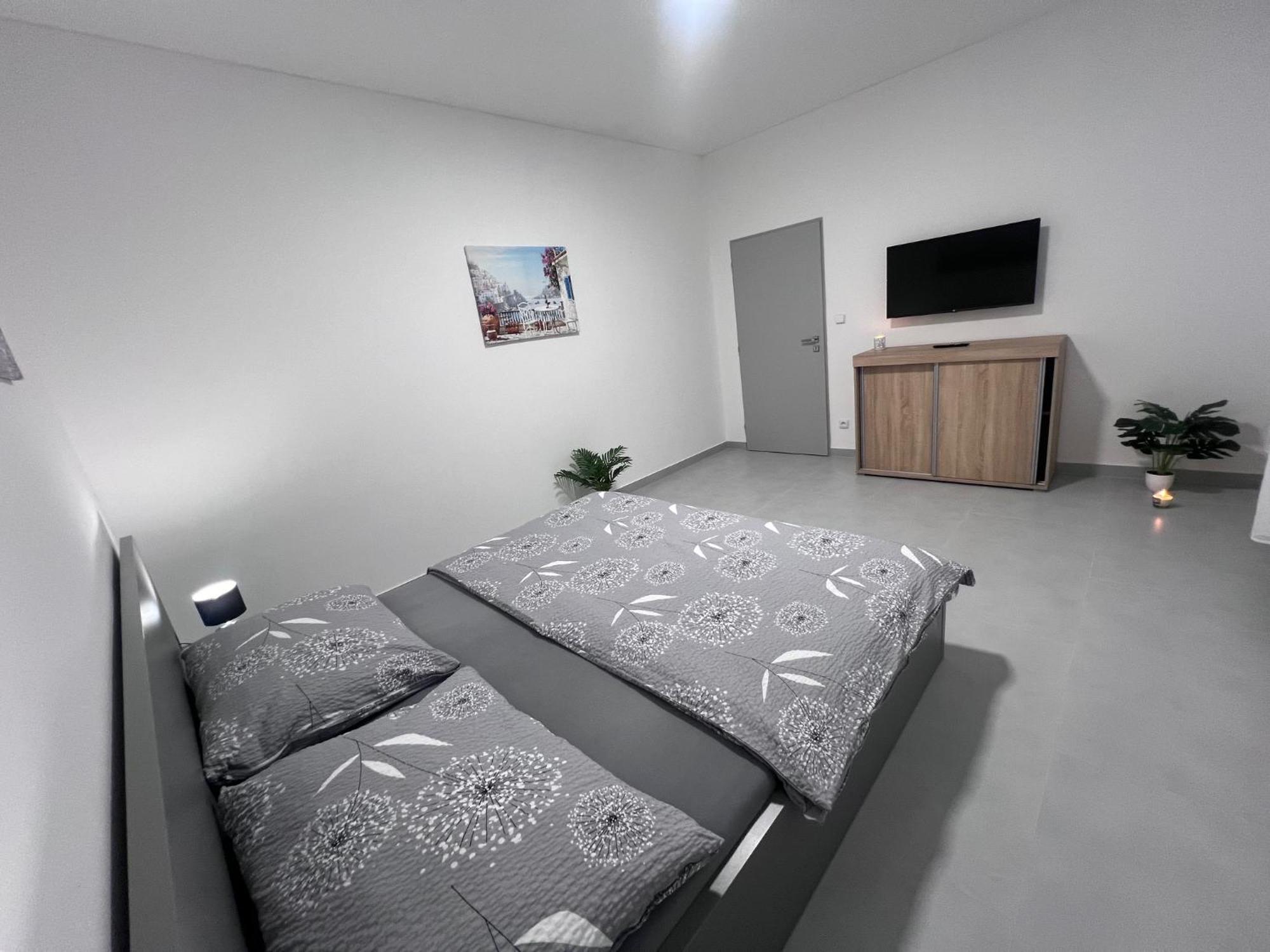 Zatisi 3 Apartment *
